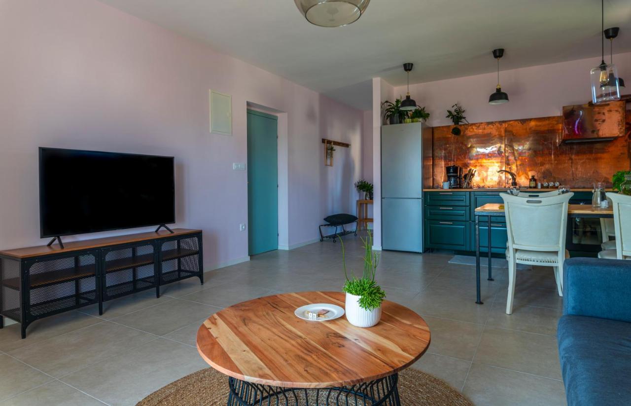 Charming Tale Apartments Modun19 Пировац Екстериор снимка